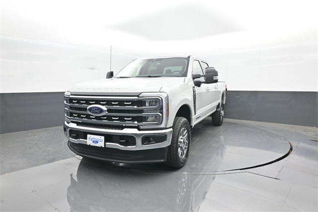 2025 Ford F-350 Lariat photo 3