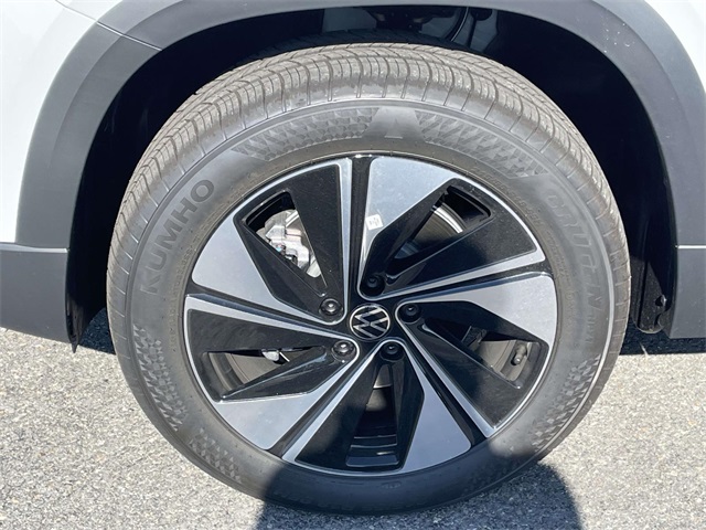 2025 Volkswagen Taos SE photo 10