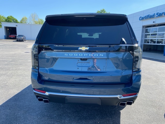 2025 Chevrolet Suburban High Country photo 4