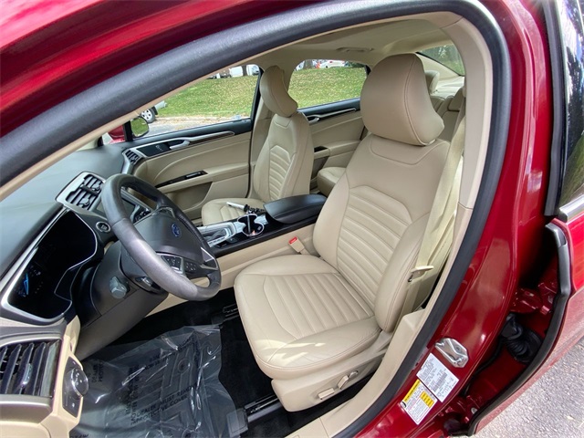 2016 Ford Fusion SE photo 3