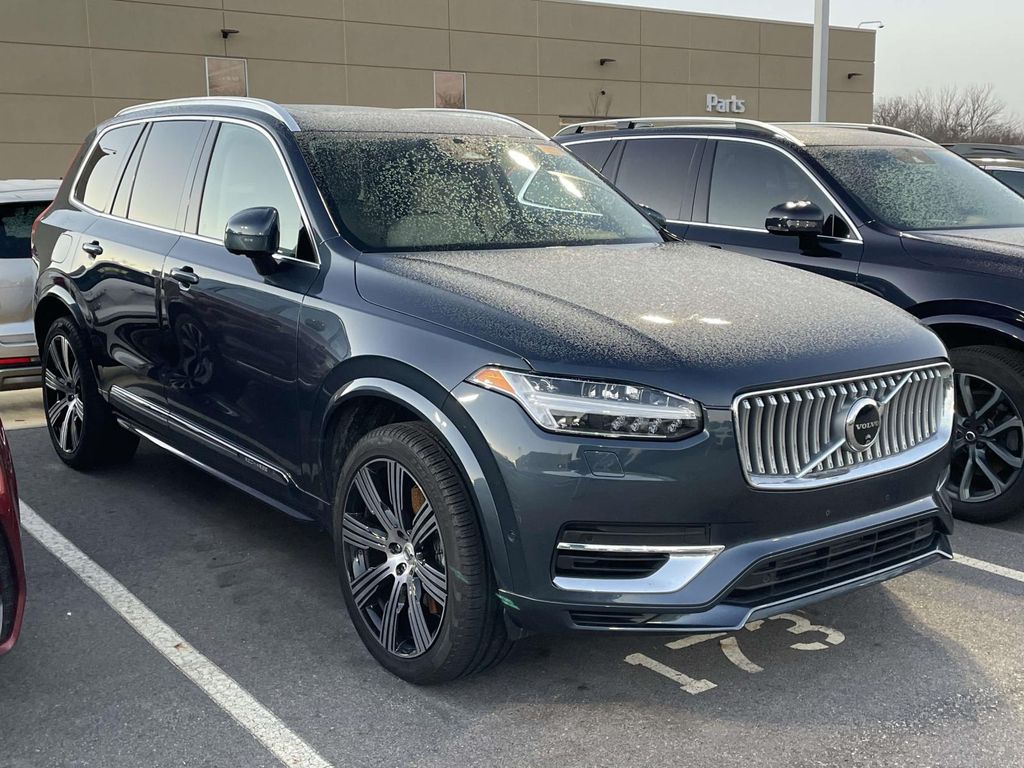 2024 Volvo XC90 Plus's photo