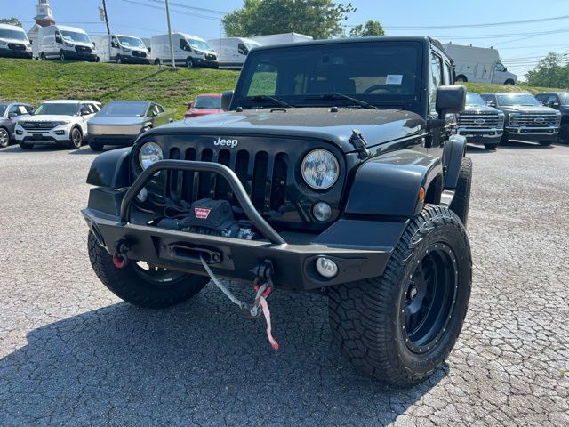 2015 Jeep Wrangler Unlimited Sahara photo 2