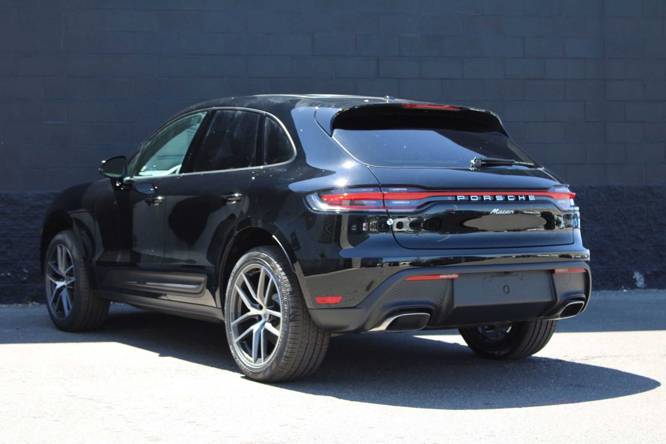2025 Porsche Macan T photo 3