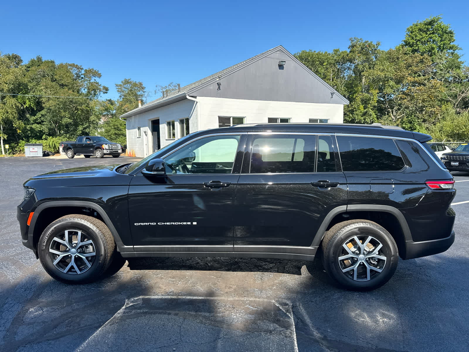 2025 Jeep Grand Cherokee Limited photo 3