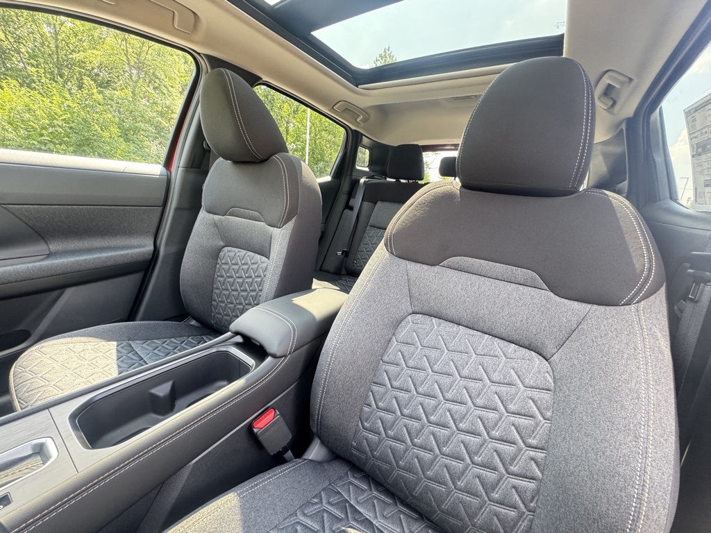 2025 Nissan Kicks SV photo 18