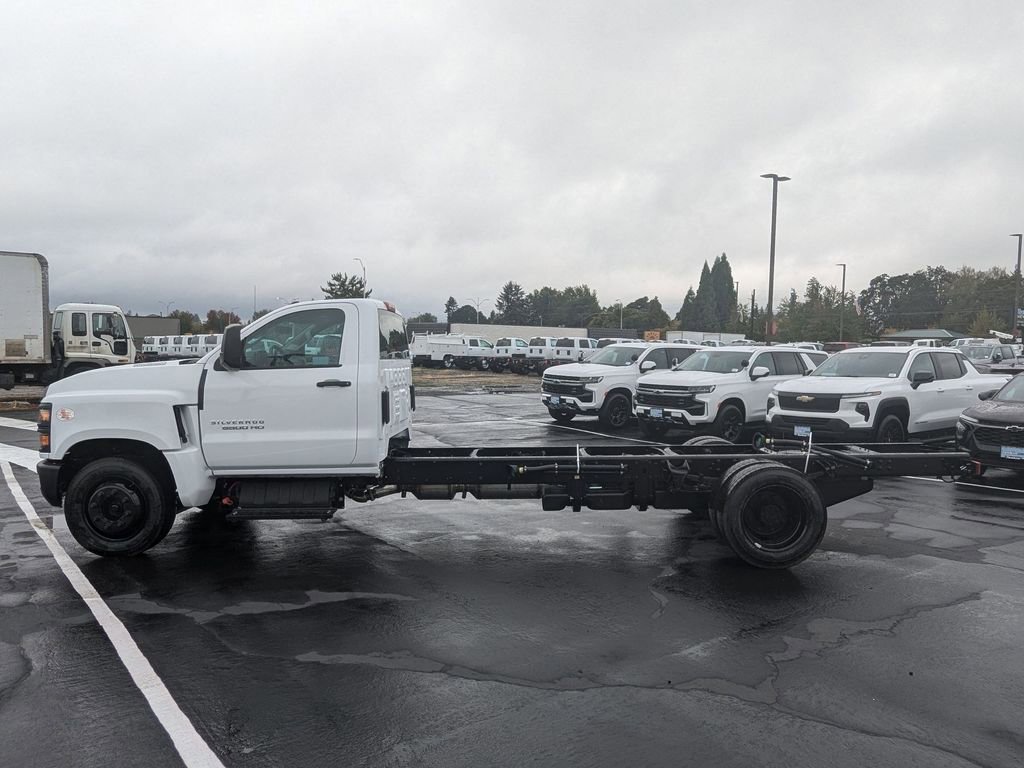 2024 Chevrolet Silverado 5500HD Work Truck photo 3