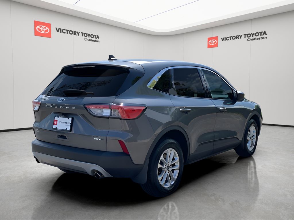 2022 Ford Escape SE photo 2