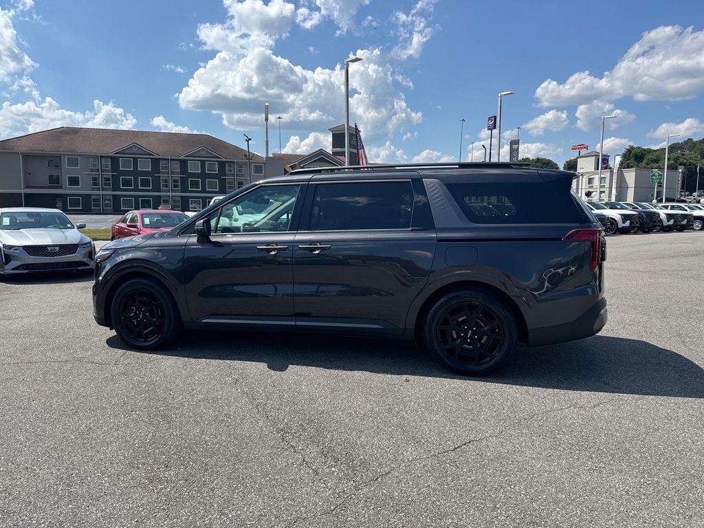 2025 Kia Carnival SX photo 2