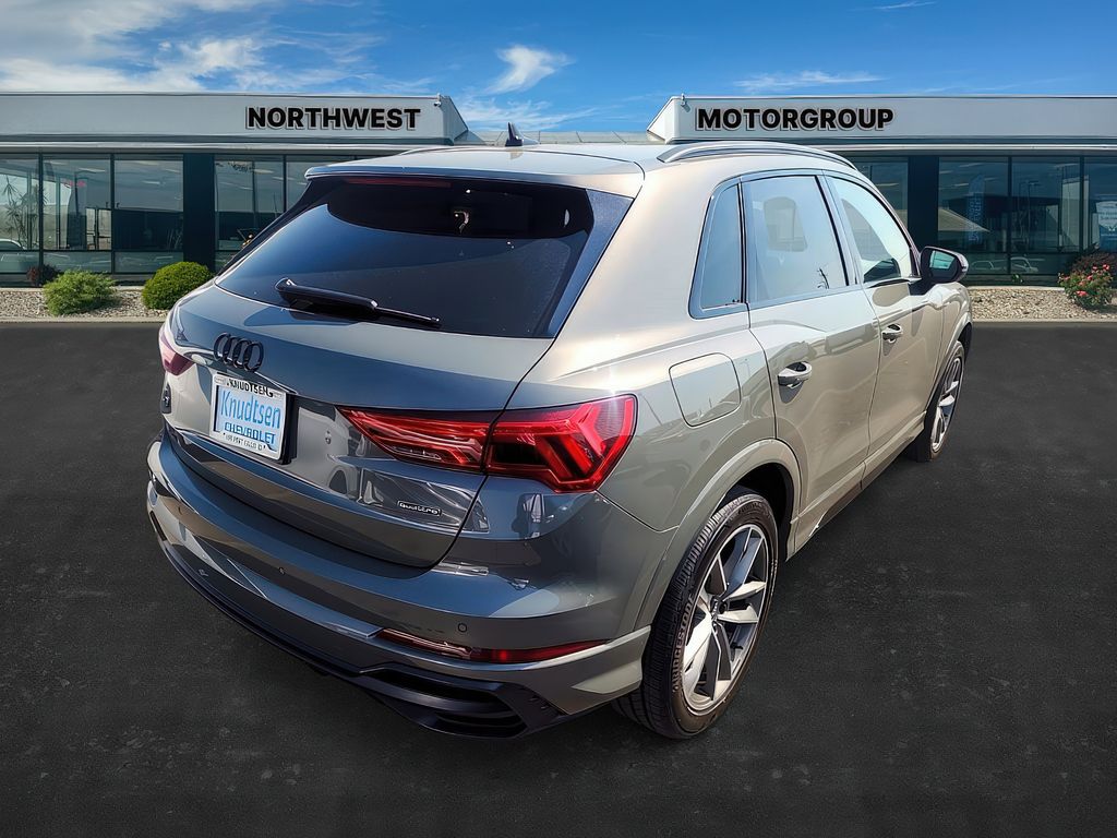 2022 Audi Q3 S line Premium Plus photo 3