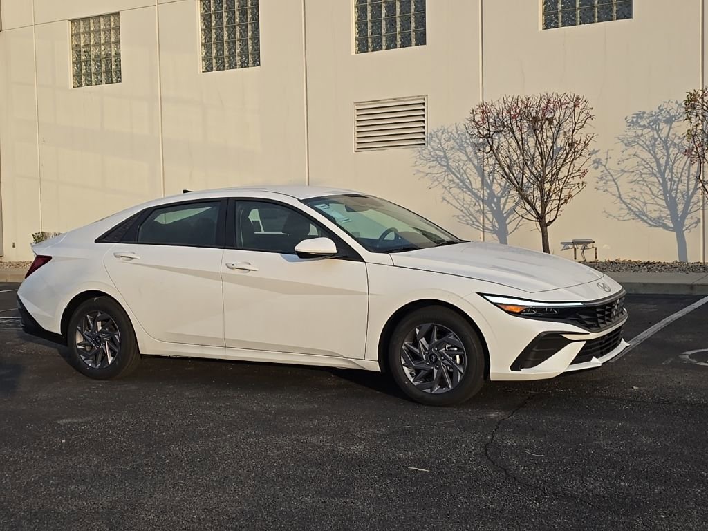 2026 Hyundai Elantra Hybrid Blue photo 2