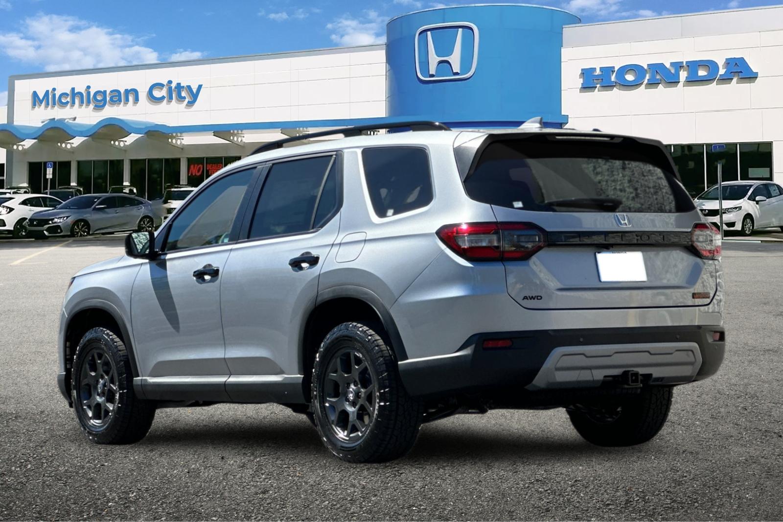 2025 Honda Pilot TrailSport photo 2
