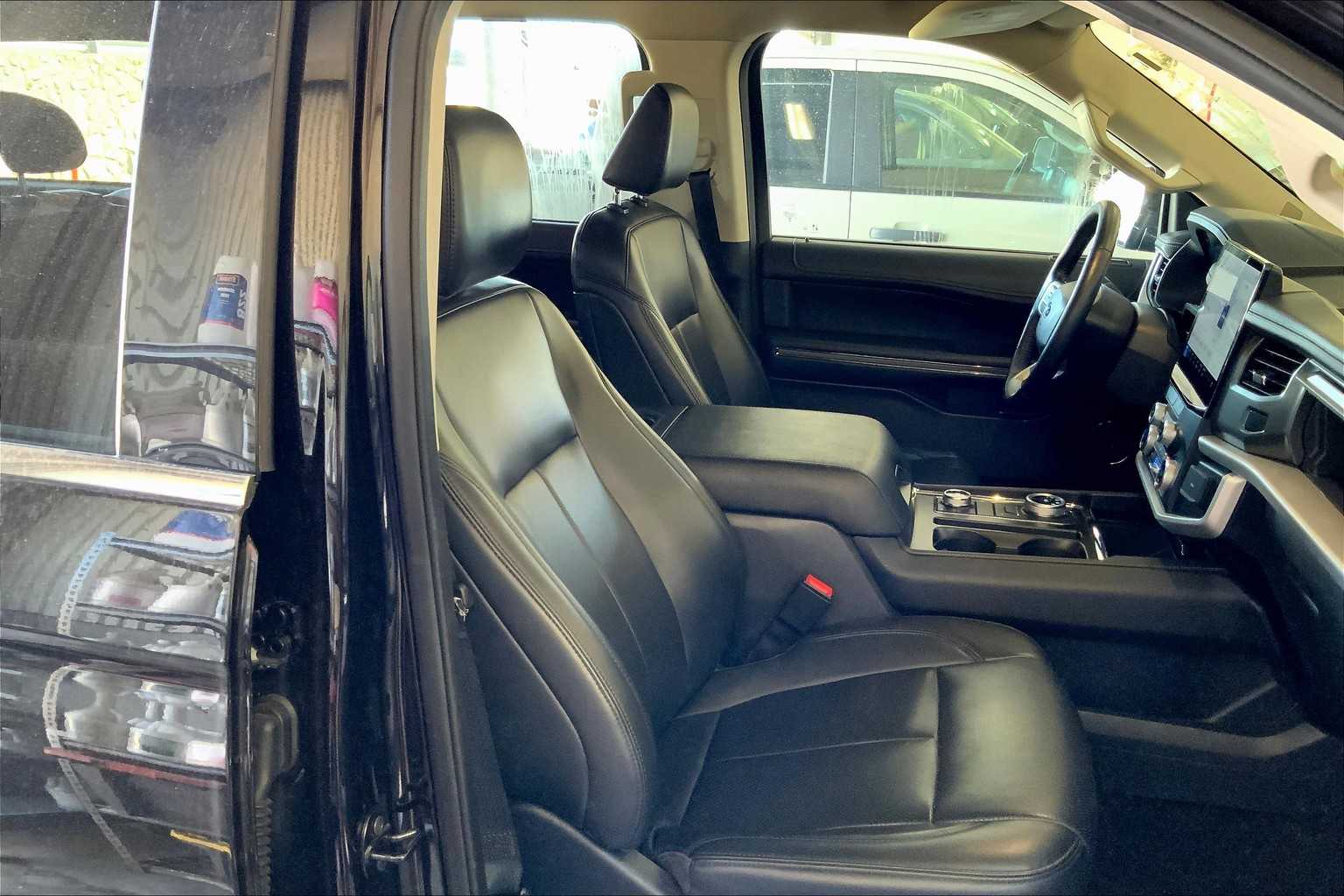 2024 Ford Expedition MAX XLT photo 7