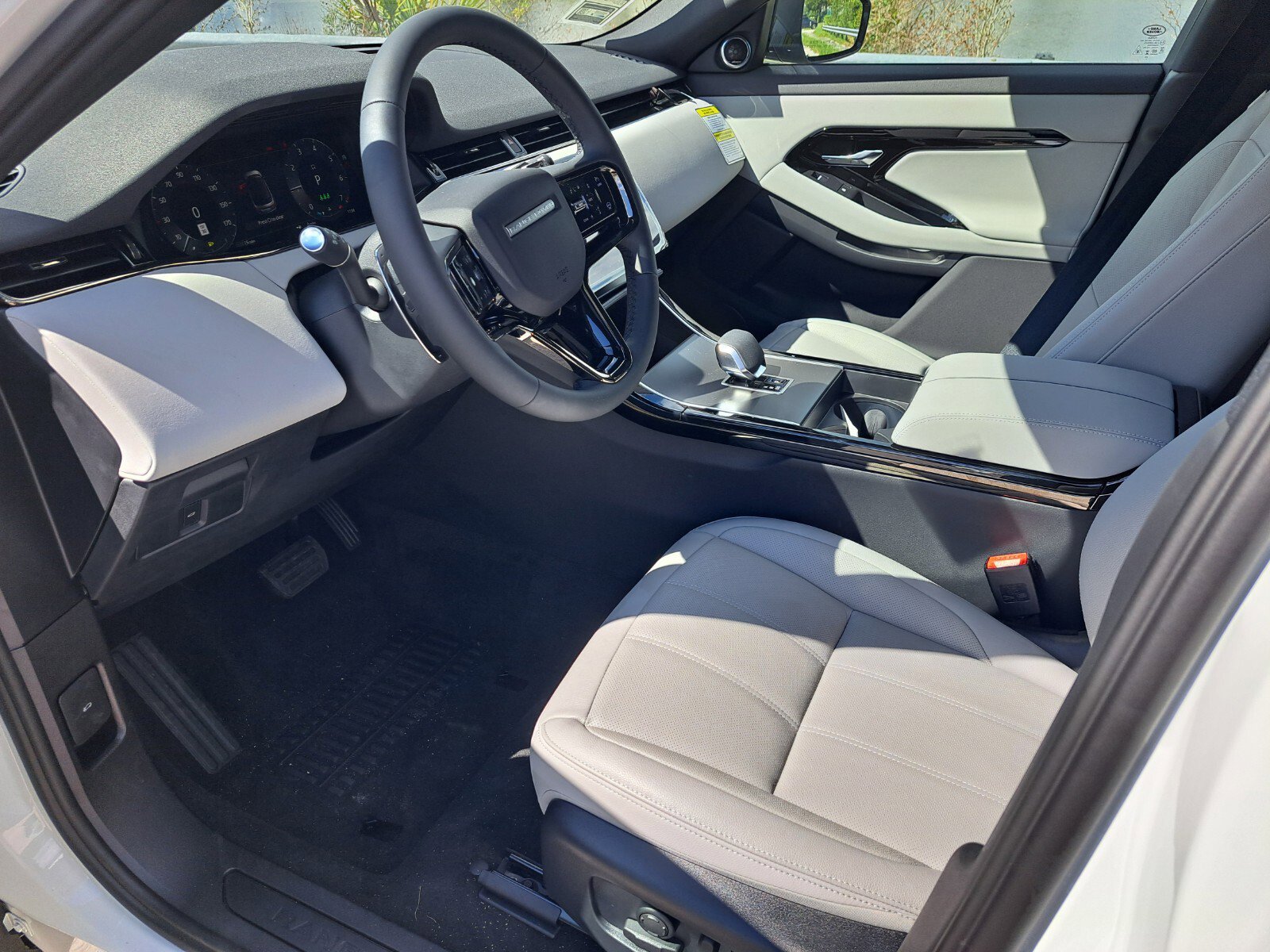 2026 Land Rover Range Rover Evoque S photo 11