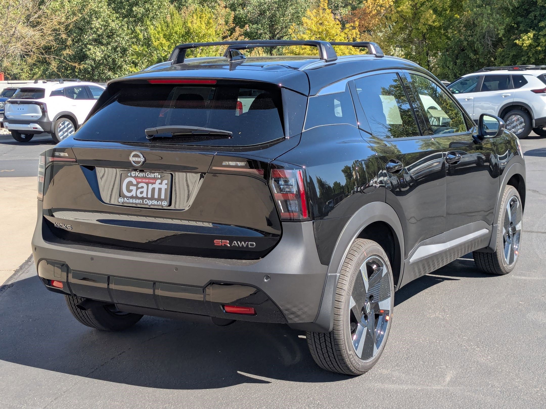 2026 Nissan Kicks SR photo 3