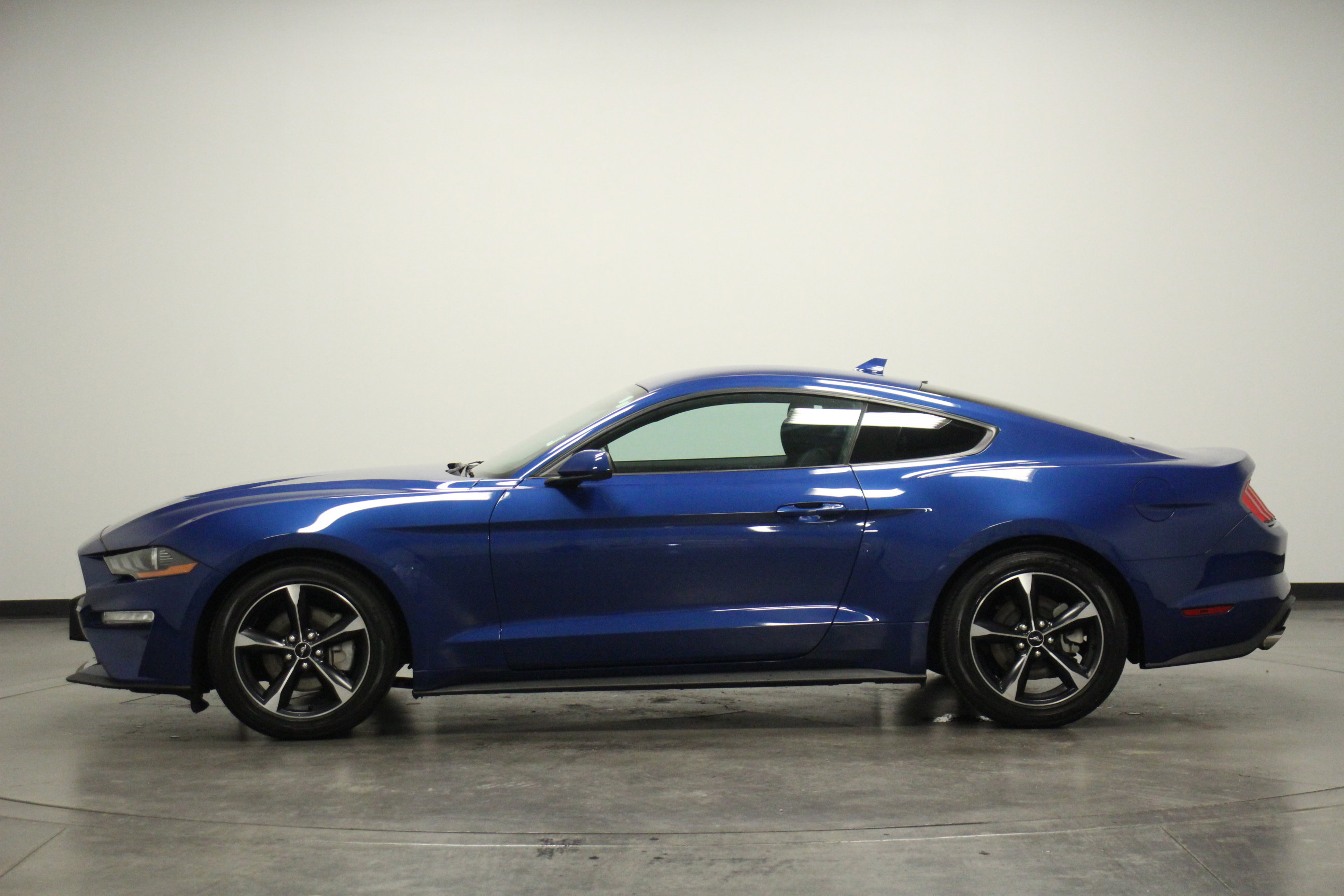 2022 Ford Mustang EcoBoost photo 4