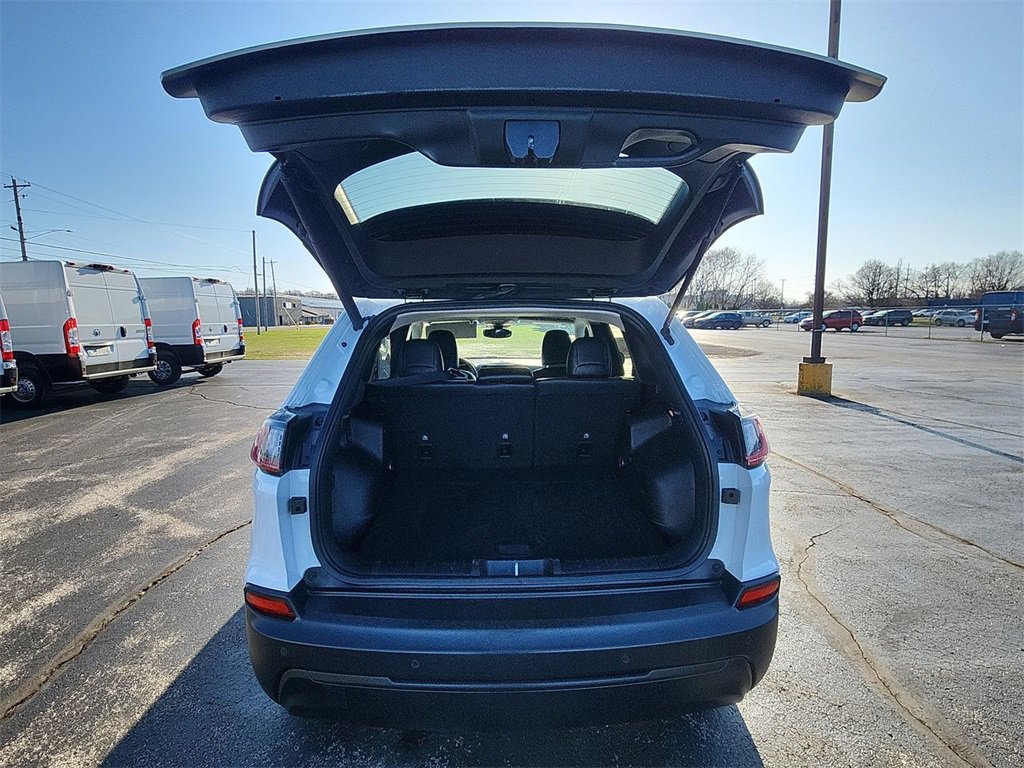 2023 Jeep Cherokee Altitude Lux photo 21