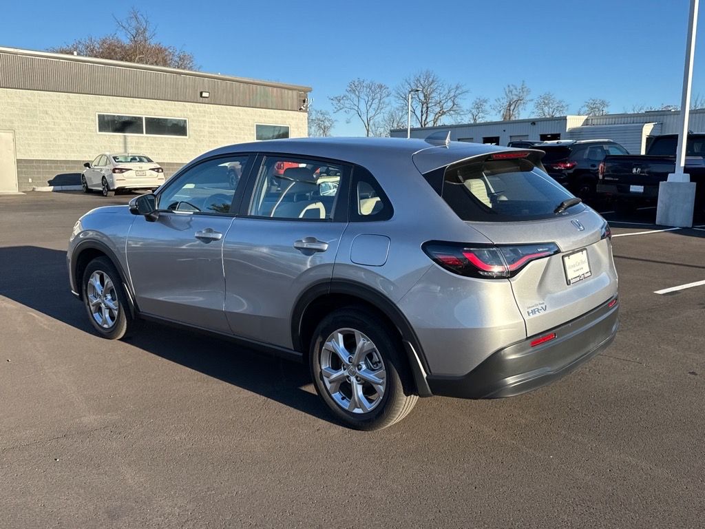 2025 Honda HR-V LX photo 3