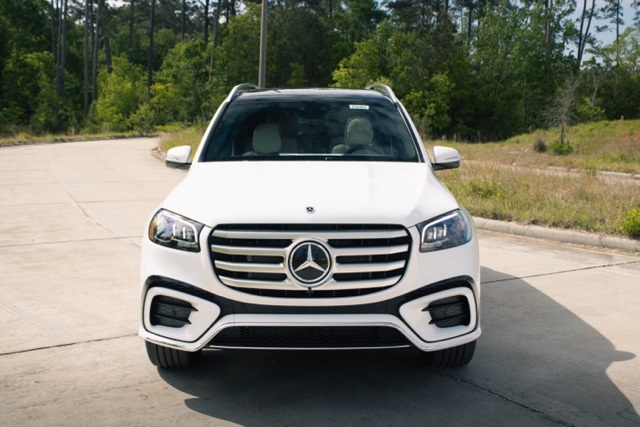 2025 Mercedes Benz GLS 580 4MATIC photo 4
