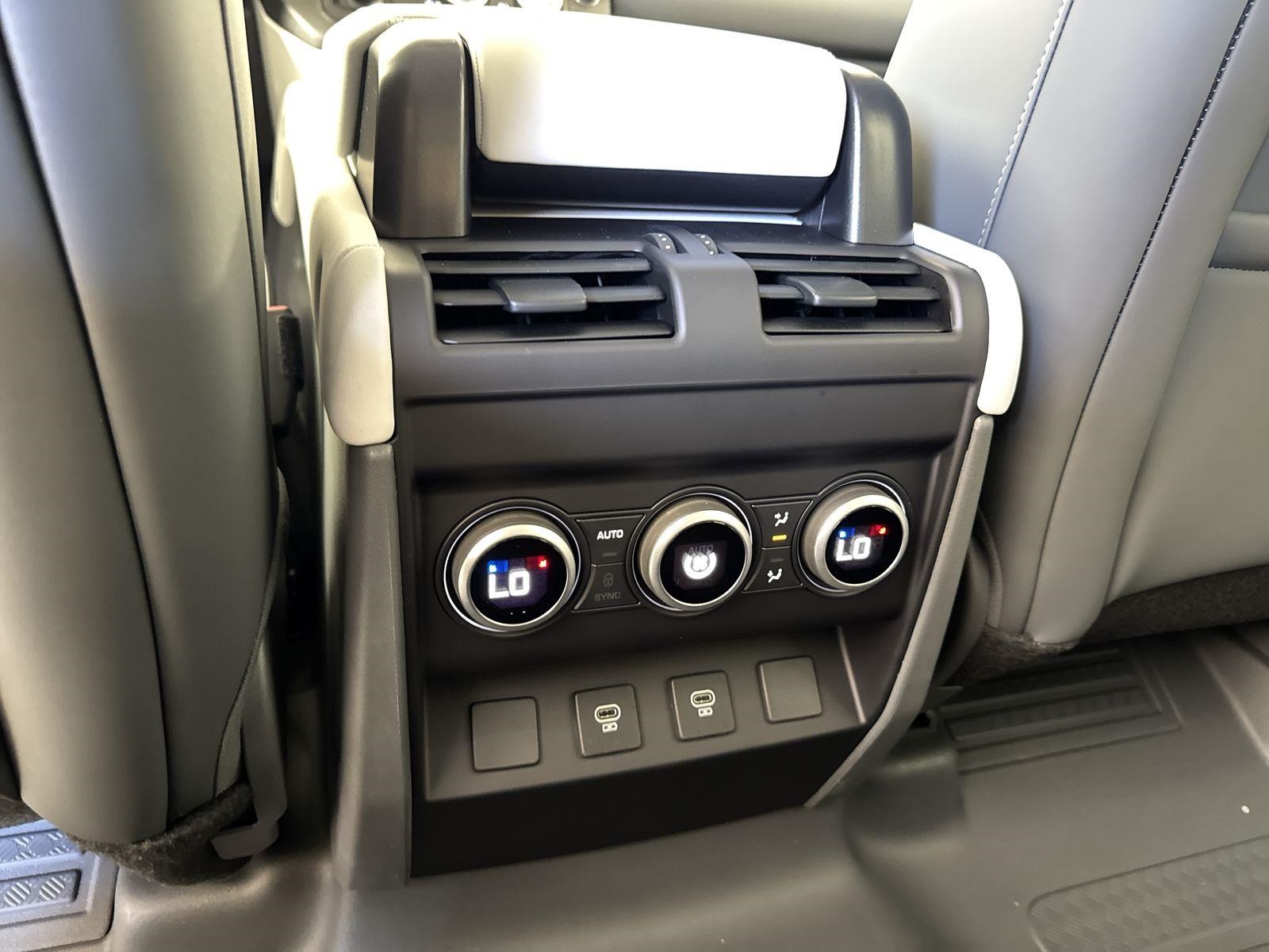 2025 Land Rover Defender 110 S photo 26
