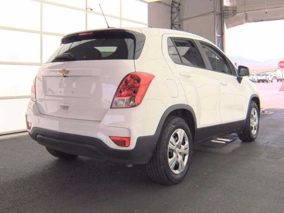2019 Chevrolet Trax LS photo 3