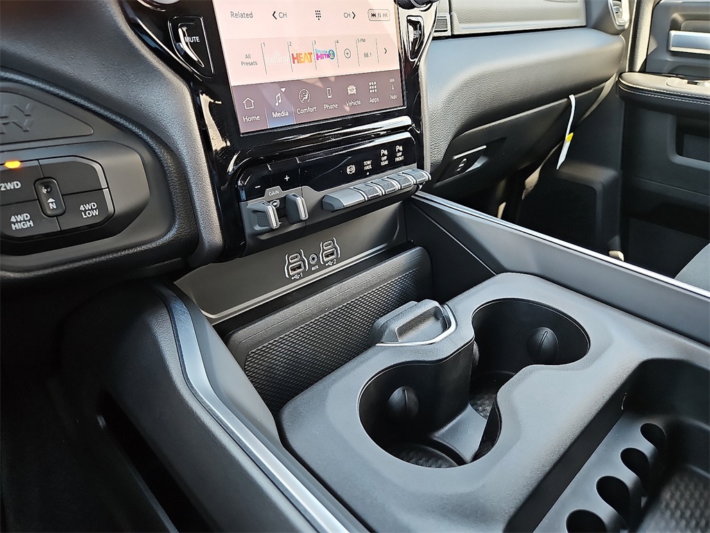 2025 Ram 2500 Big Horn photo 20
