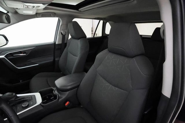 2022 Toyota RAV4 Hybrid XLE photo 10