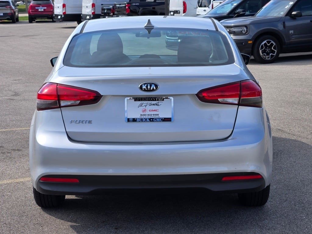 2018 Kia Forte LX Base photo 10