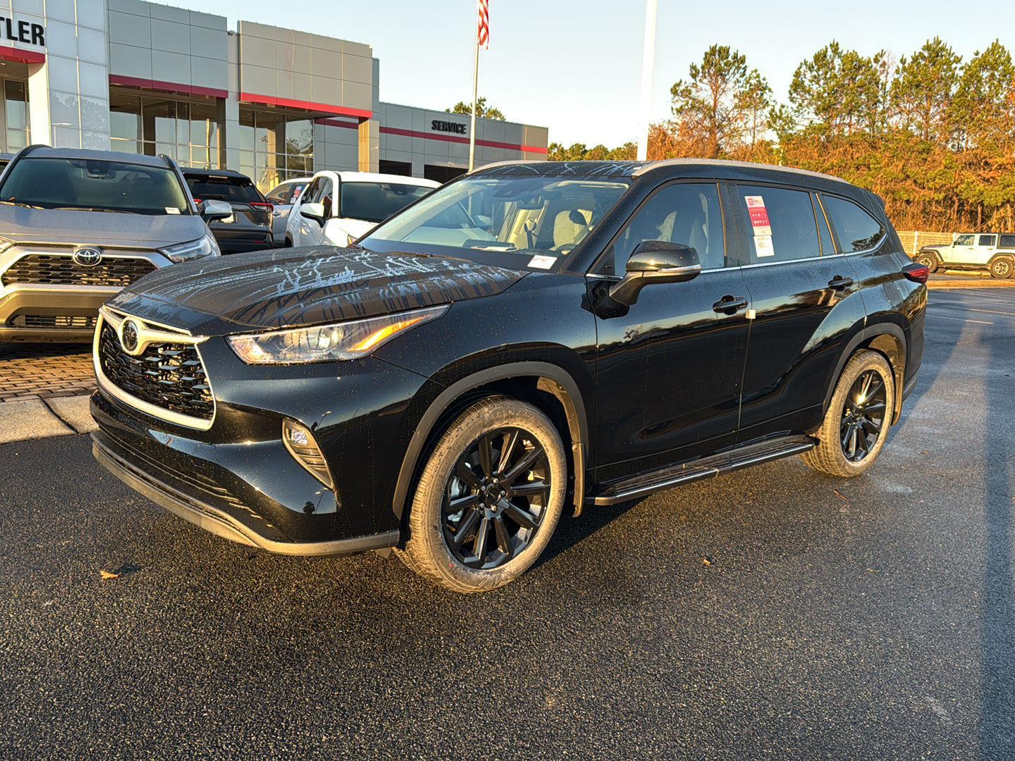 2026 Toyota Highlander XLE's photo