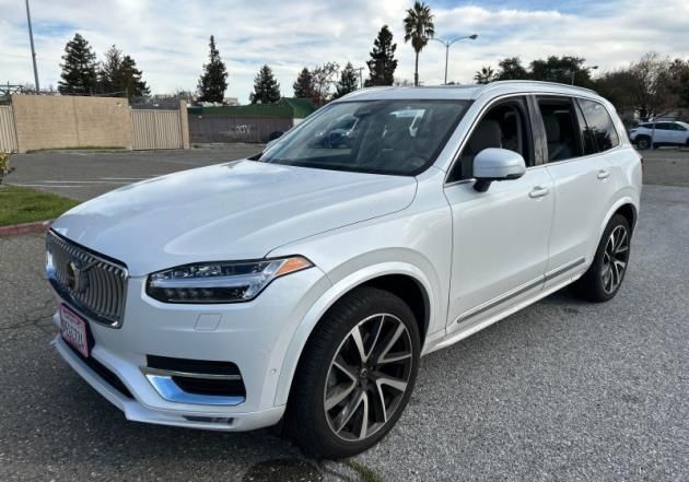 2023 Volvo XC90 Plus's photo