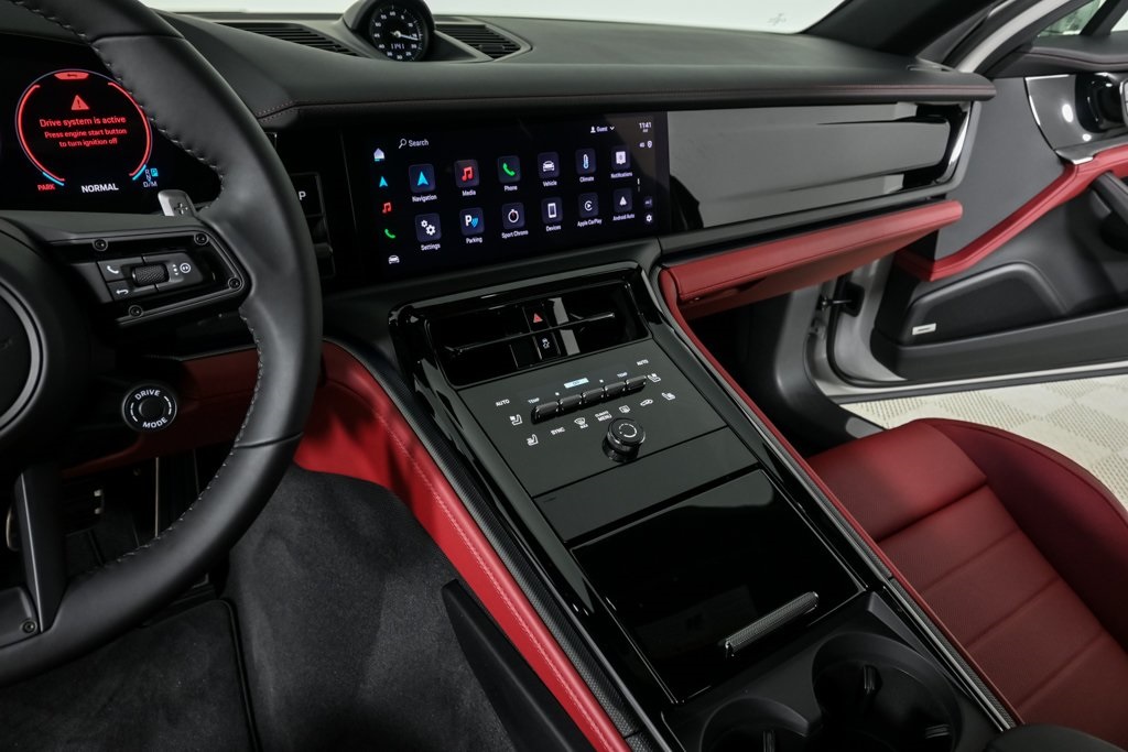 2025 Porsche Panamera Base photo 13