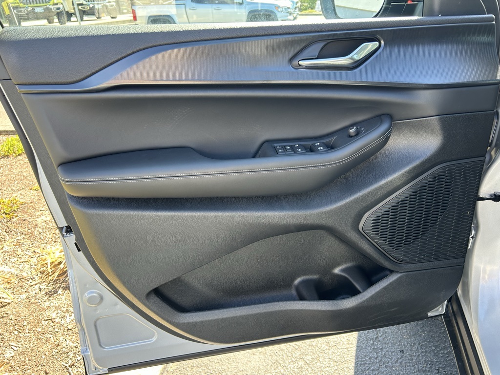 2025 Jeep Grand Cherokee Laredo X photo 9