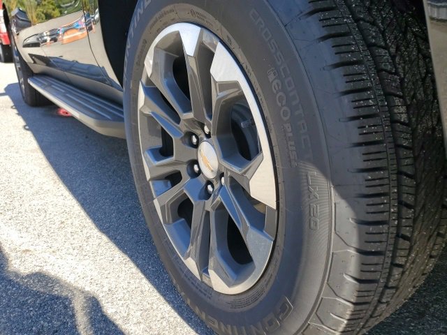 2026 Chevrolet Suburban LT photo 4