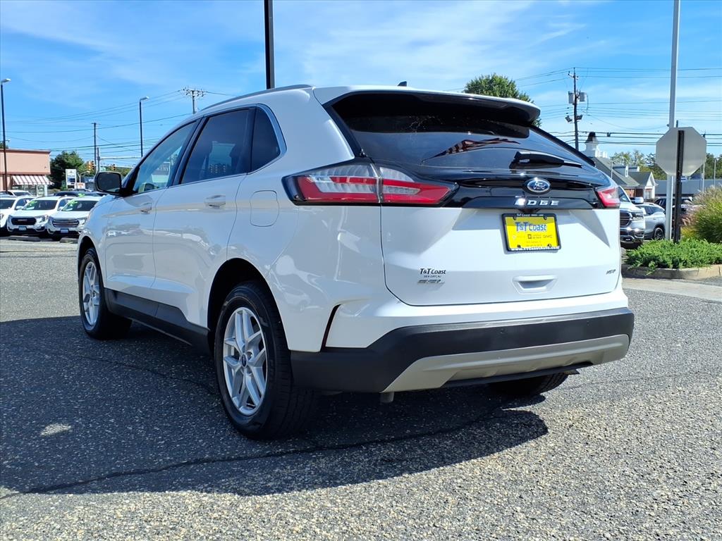 2022 Ford Edge SEL photo 4
