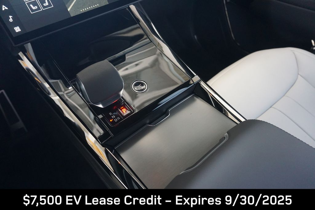 2025 Land Rover Range Rover Sport SE photo 12