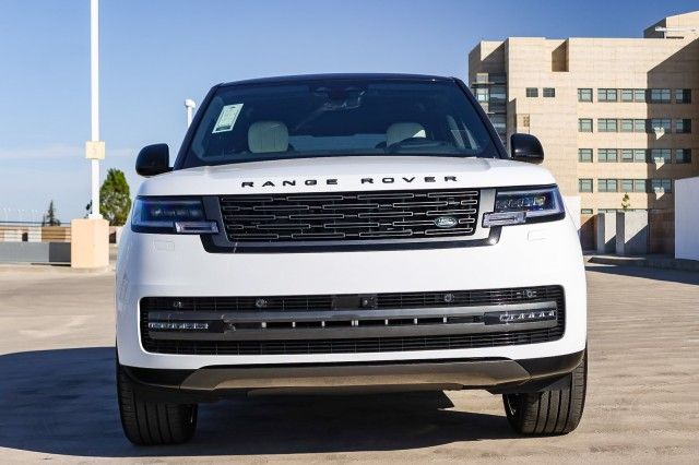 2025 Land Rover Range Rover SE photo 2