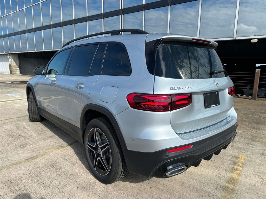 2025 Mercedes Benz GLB 250 photo 3