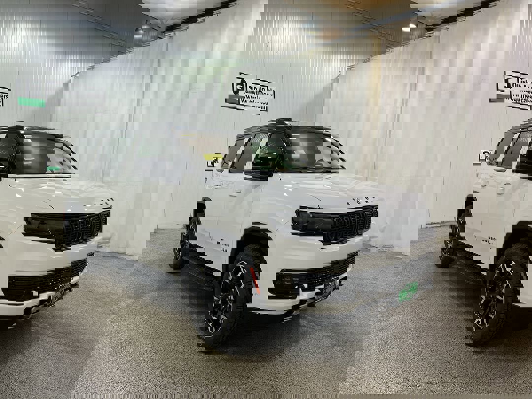 2025 Jeep Wagoneer Series II Overland photo 3