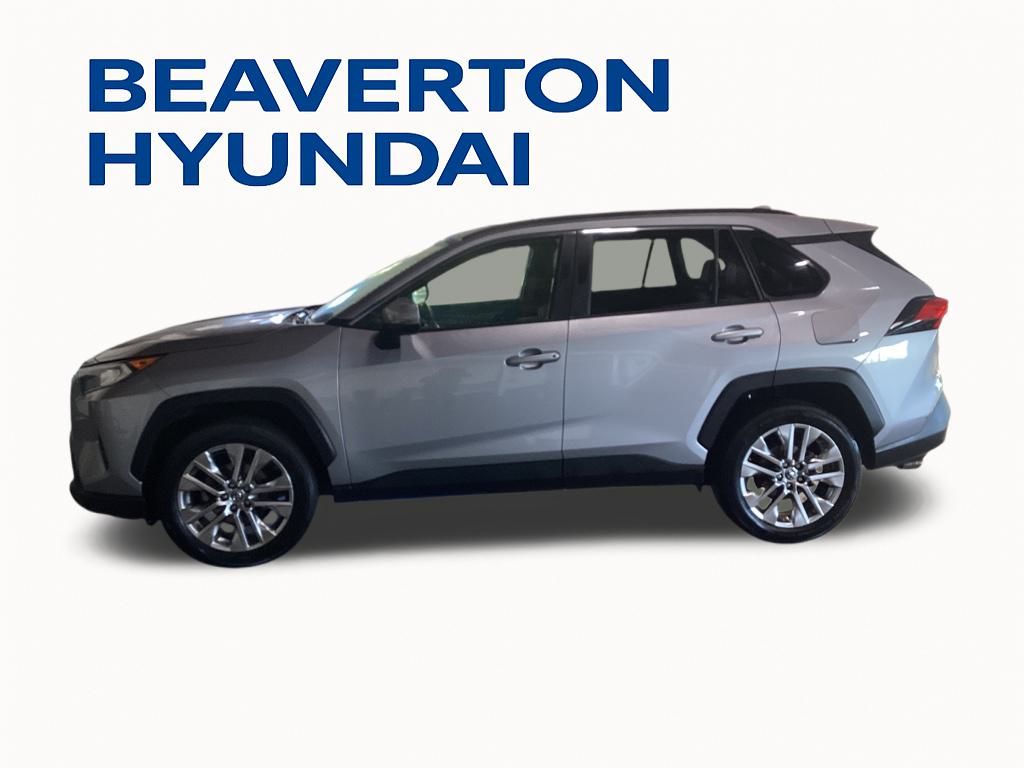 2019 Toyota RAV4 XLE Premium photo 3