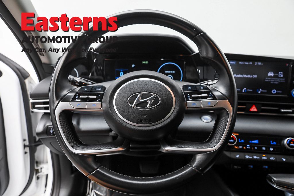 2022 Hyundai Elantra SEL Convenience photo 9