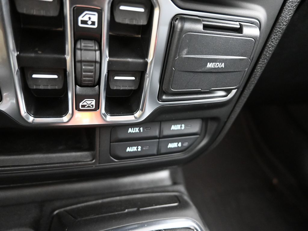 2025 Jeep Gladiator Sport photo 14
