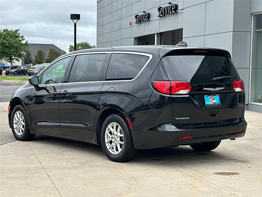 2023 Chrysler Voyager LX photo 4