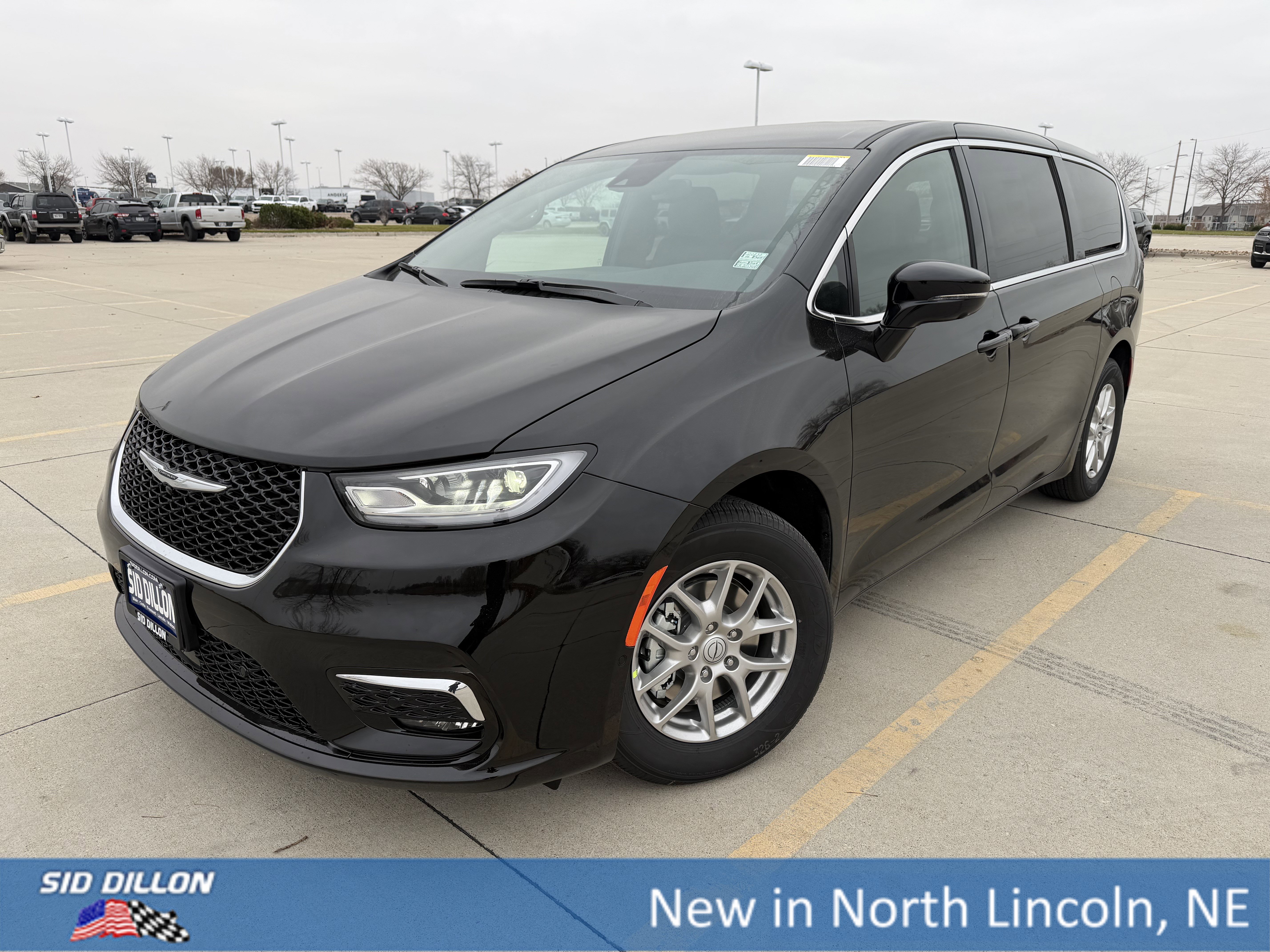 2026 Chrysler Pacifica Select's photo