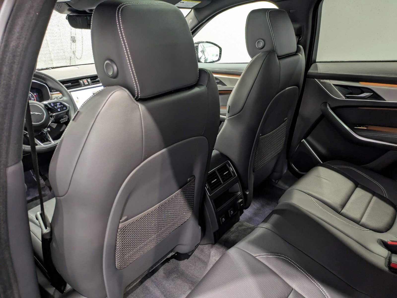 2026 Jaguar F-PACE R-Dynamic S P250 photo 11