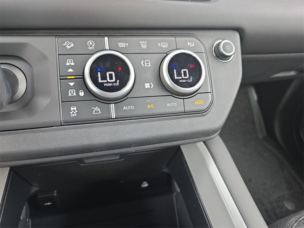 2025 Land Rover Defender 110 V8 photo 24
