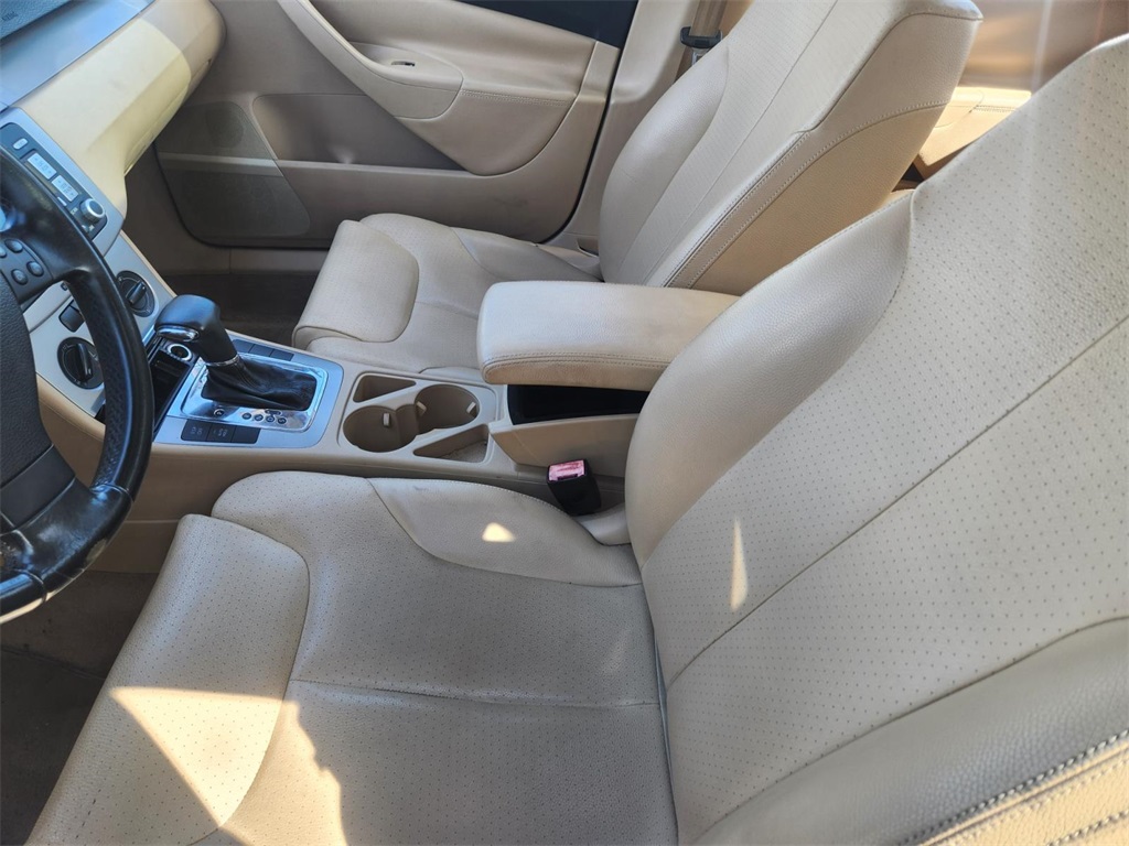 2008 Volkswagen Passat Komfort photo 2