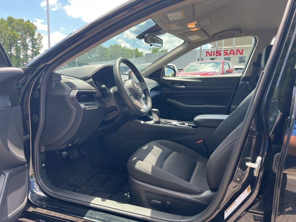2024 Nissan Altima 2.5 SV photo 2