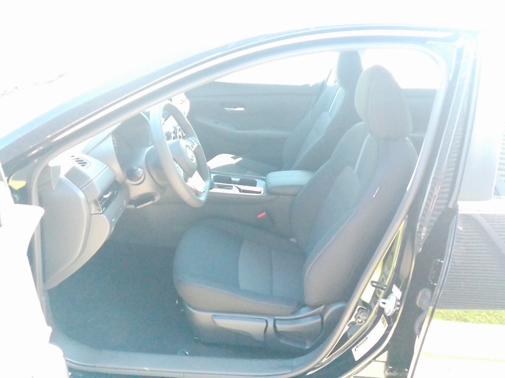 2025 Nissan Sentra SV photo 7
