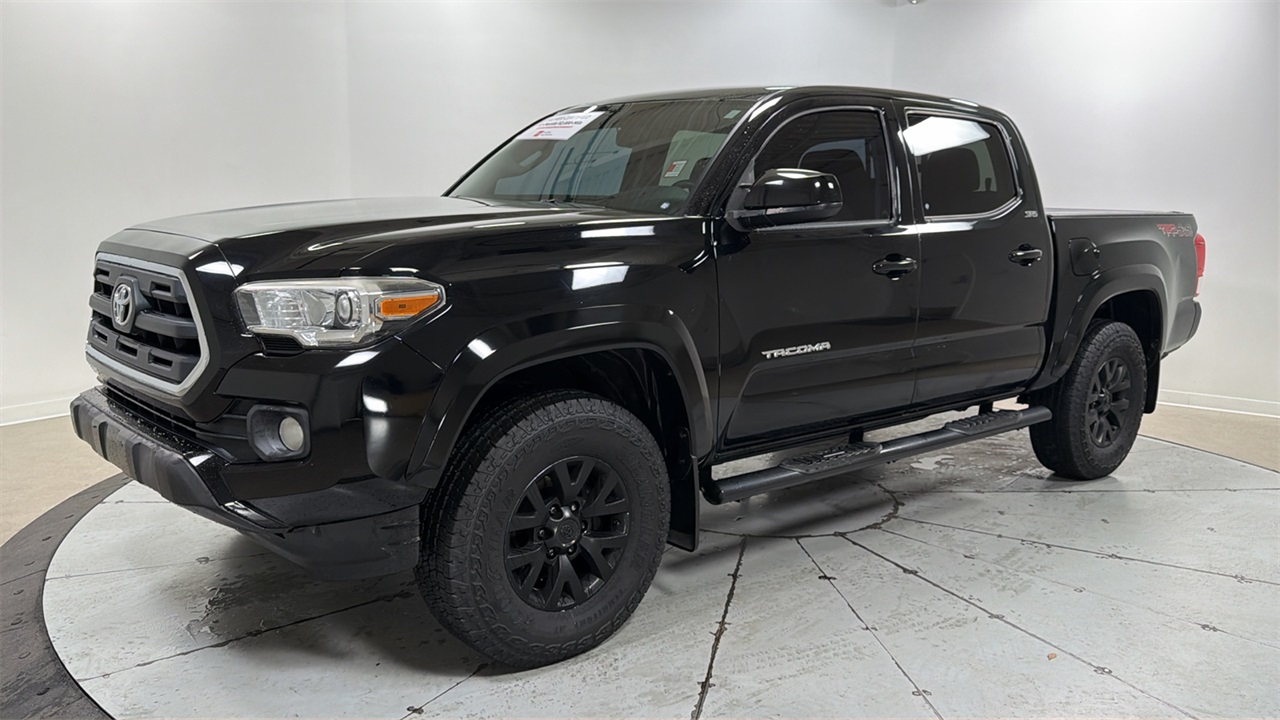 2017 Toyota Tacoma SR5's photo