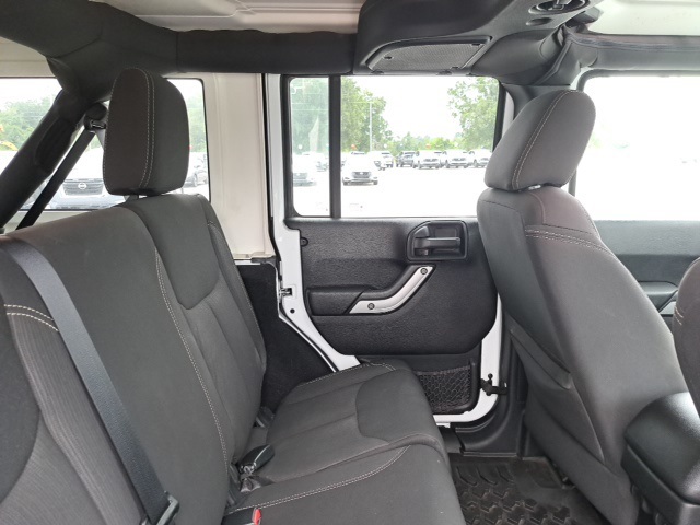 2016 Jeep Wrangler Unlimited Sahara photo 6