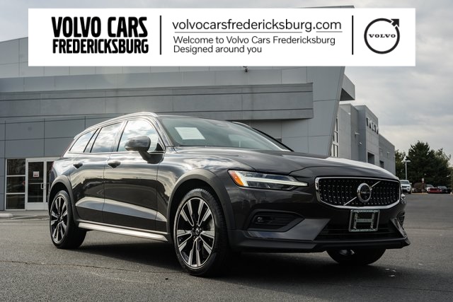 2024 Volvo V60 Cross Country Ultimate's photo
